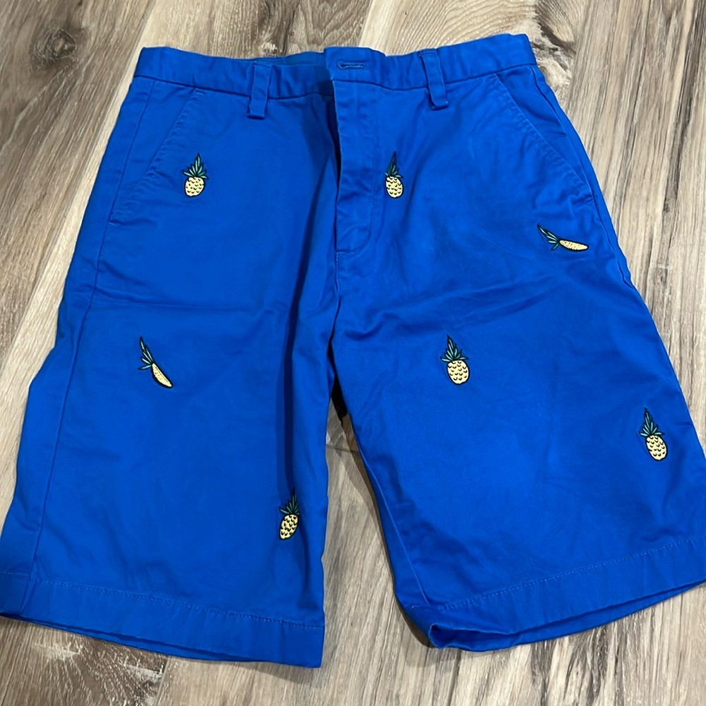 Boys vineyard vines shorts size 14. Excellent like new condition.